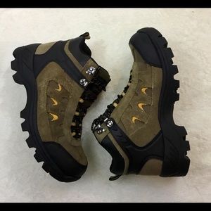 HIKING SHOES NEW IN BOX